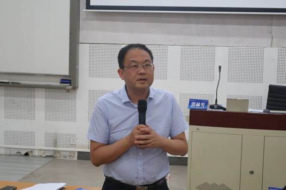 胡翼青、刘国强勉励青年学者 &nbsp;杨淑杰 摄1